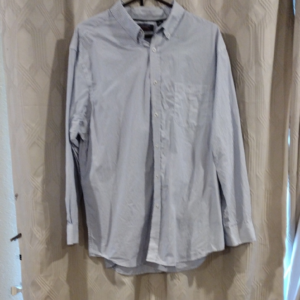 Roundtree & Yorke Men's Light Blue Button Down Shirt